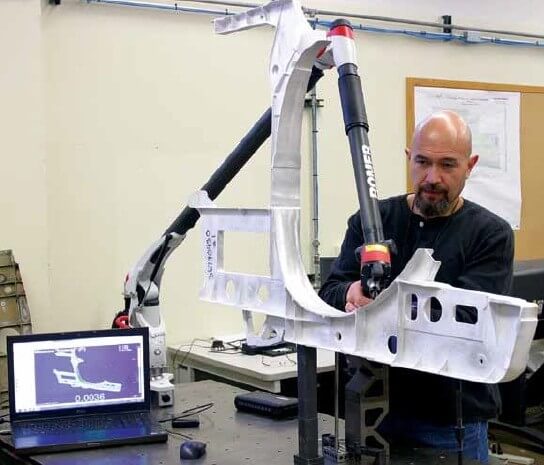 An image of Verisurf being used for first article inspection.