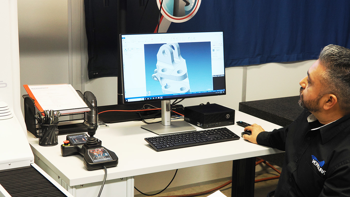 verisurf-cmm-operator-w-screen 3D Metrology Software, Training and CMMs